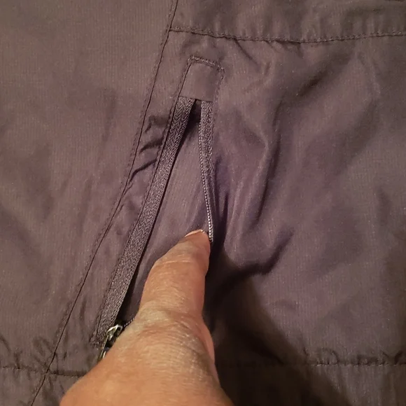 New Balance Women's Running Jacket - Picture 9 of 16